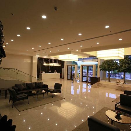 Goutham Grand Hotel Tenāli Zewnętrze zdjęcie