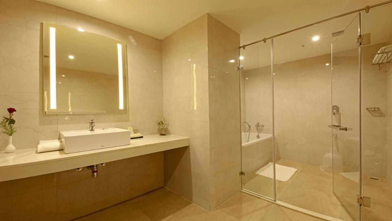 Goutham Grand Hotel Tenāli Zewnętrze zdjęcie