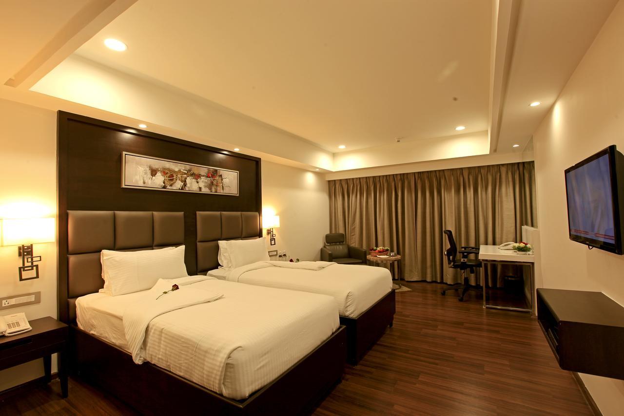 Goutham Grand Hotel Tenāli Zewnętrze zdjęcie