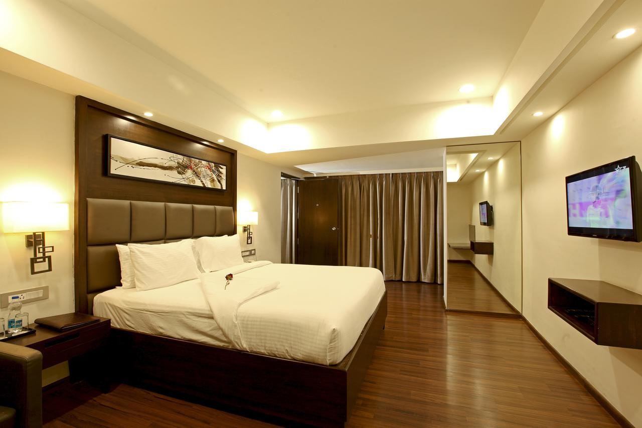 Goutham Grand Hotel Tenāli Zewnętrze zdjęcie
