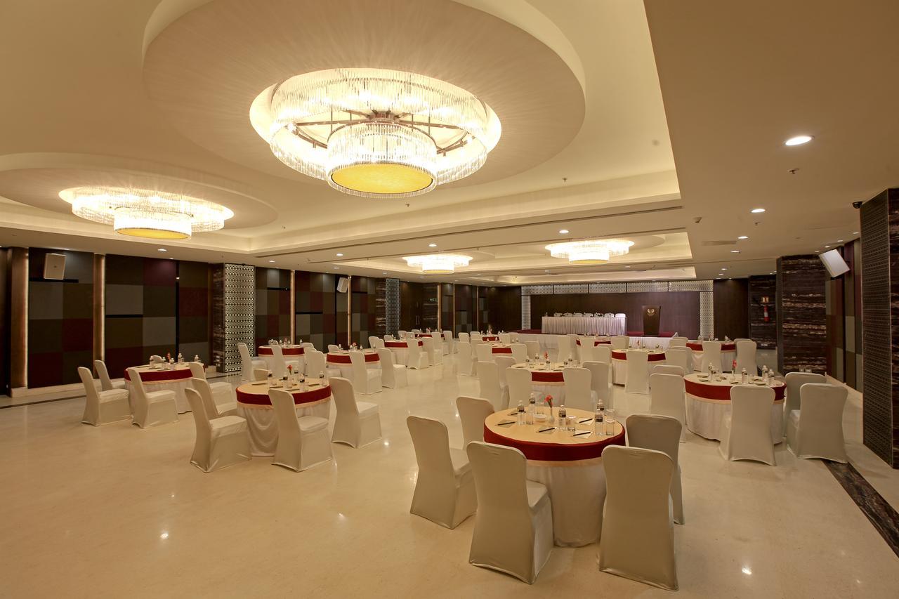 Goutham Grand Hotel Tenāli Zewnętrze zdjęcie