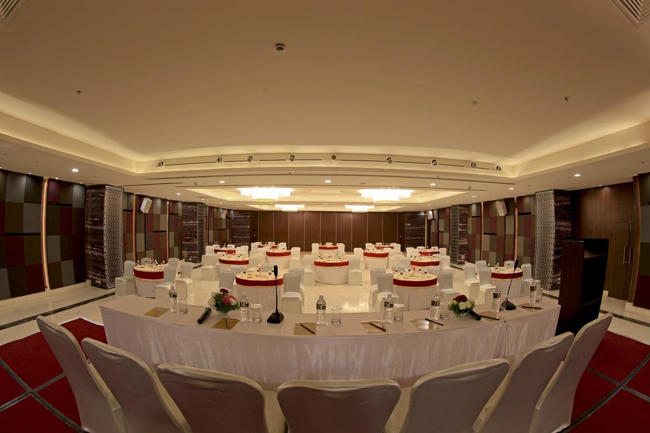 Goutham Grand Hotel Tenāli Zewnętrze zdjęcie
