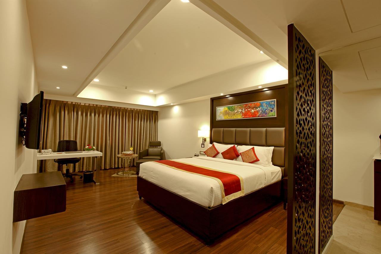 Goutham Grand Hotel Tenāli Zewnętrze zdjęcie