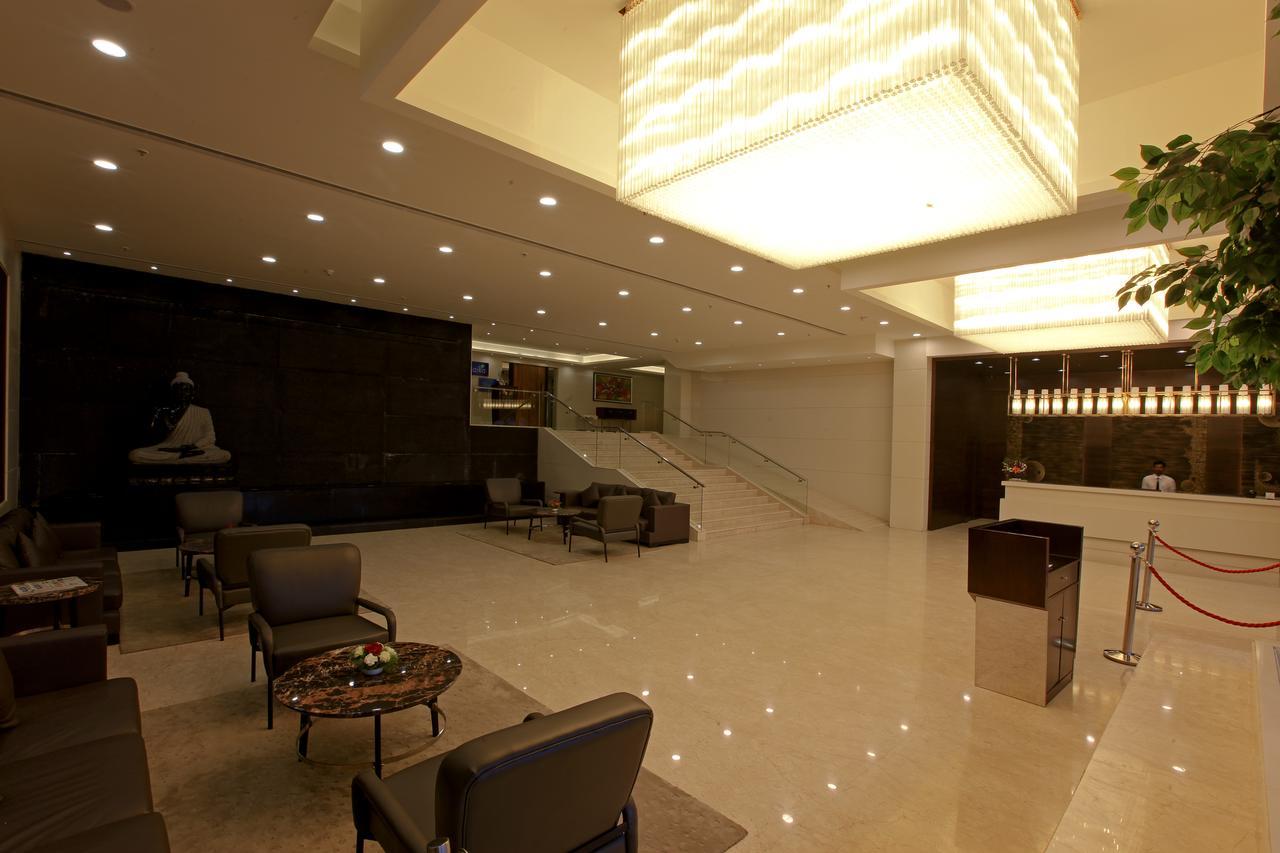 Goutham Grand Hotel Tenāli Zewnętrze zdjęcie