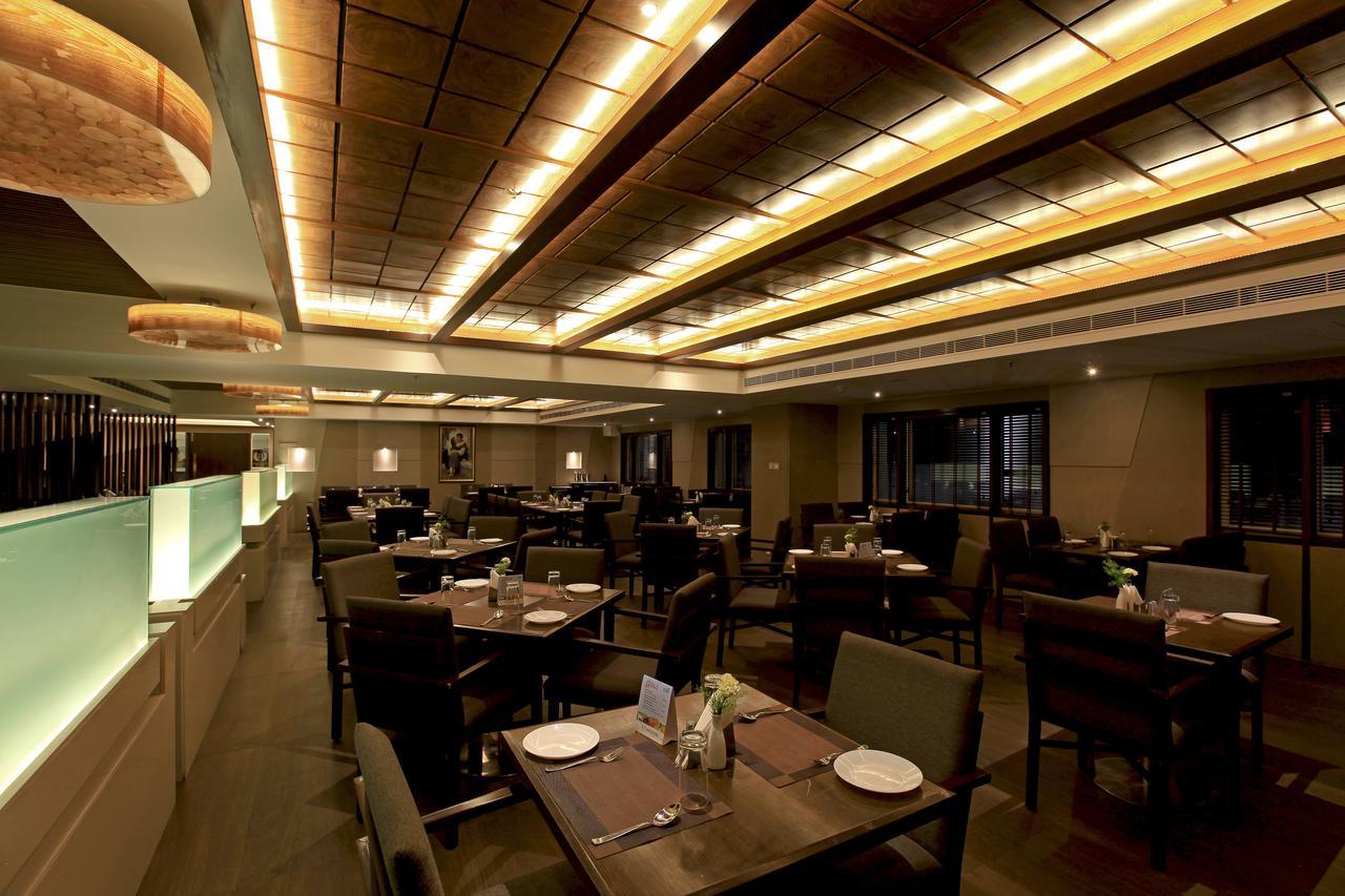 Goutham Grand Hotel Tenāli Zewnętrze zdjęcie