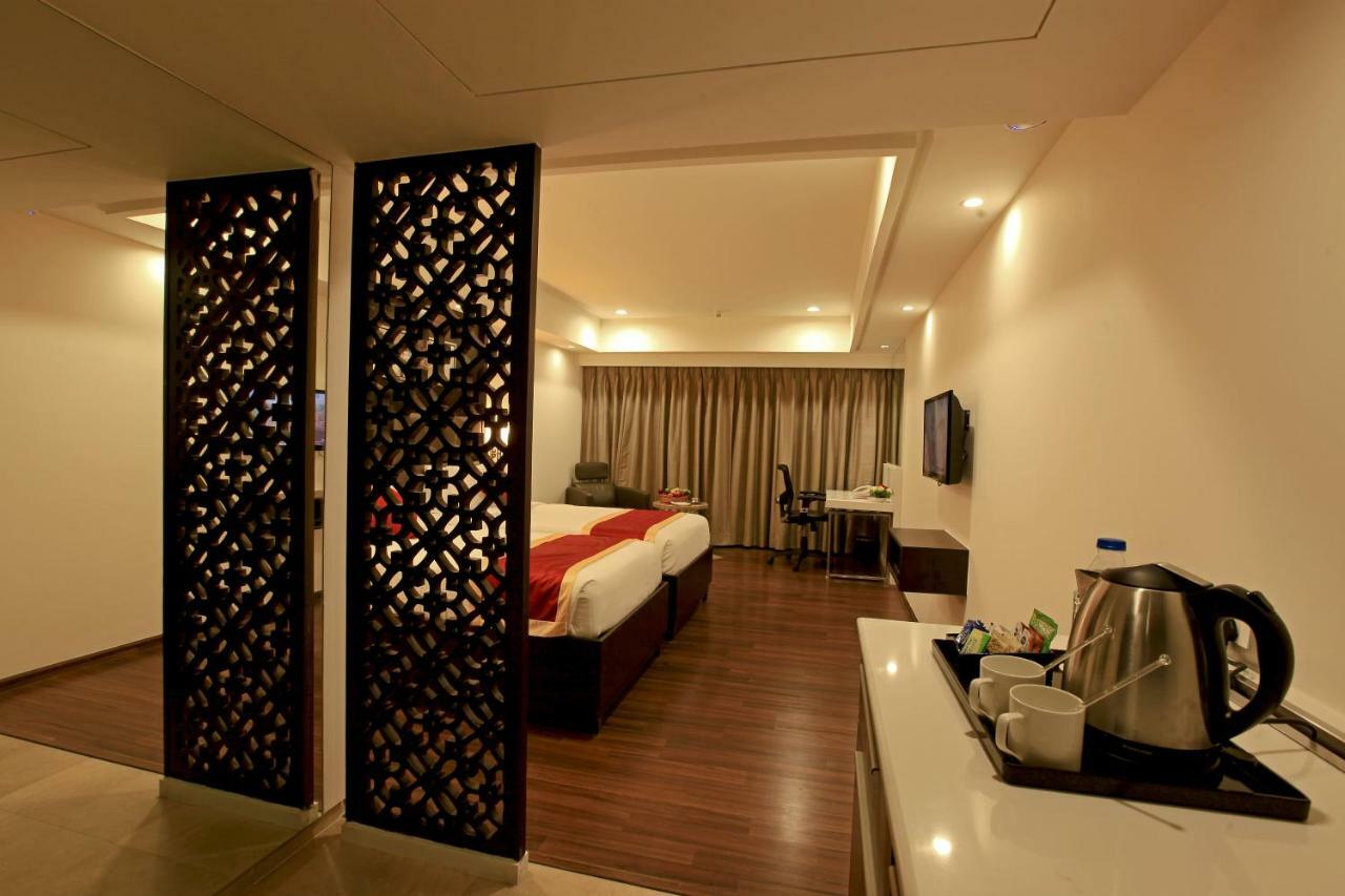 Goutham Grand Hotel Tenāli Zewnętrze zdjęcie