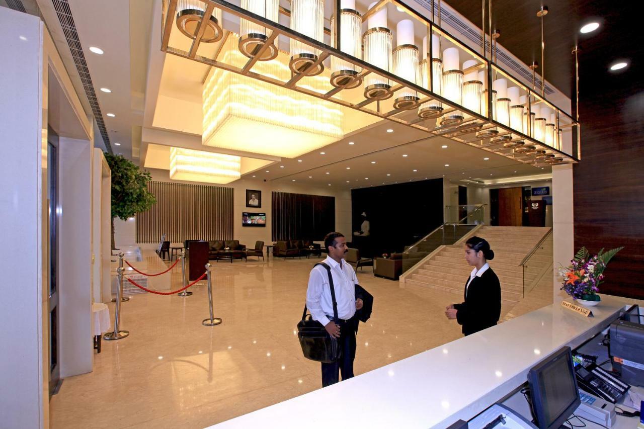 Goutham Grand Hotel Tenāli Zewnętrze zdjęcie