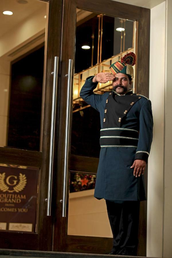 Goutham Grand Hotel Tenāli Zewnętrze zdjęcie